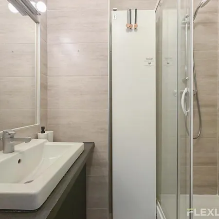 Flexliving - Whole Flat - Lamarck