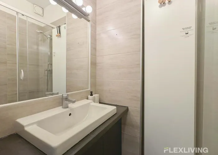 Flexliving - Whole Flat - Lamarck Apartment Paris